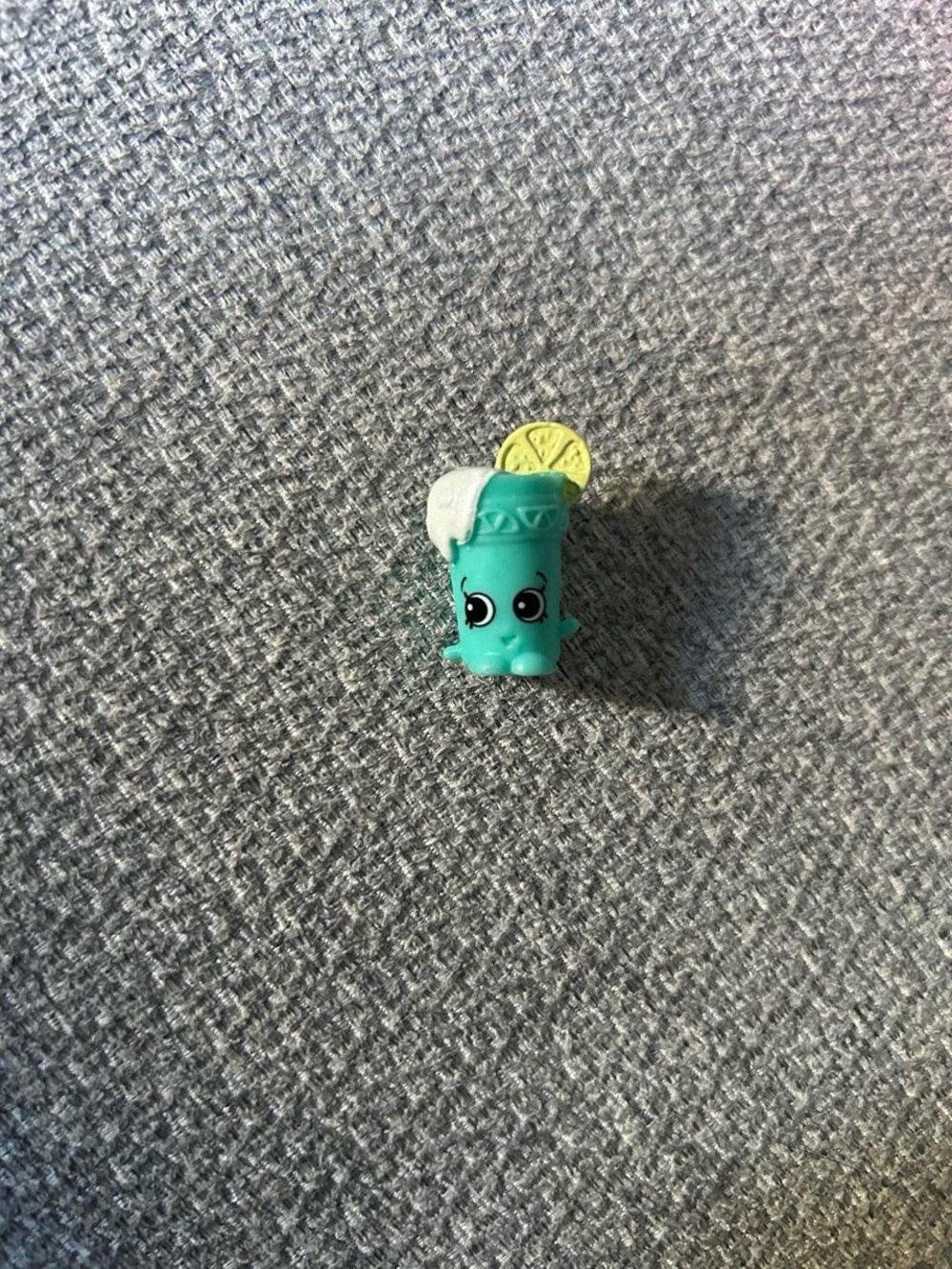 Shopkins Teal Drink Figure with Yellow Lemon Slice